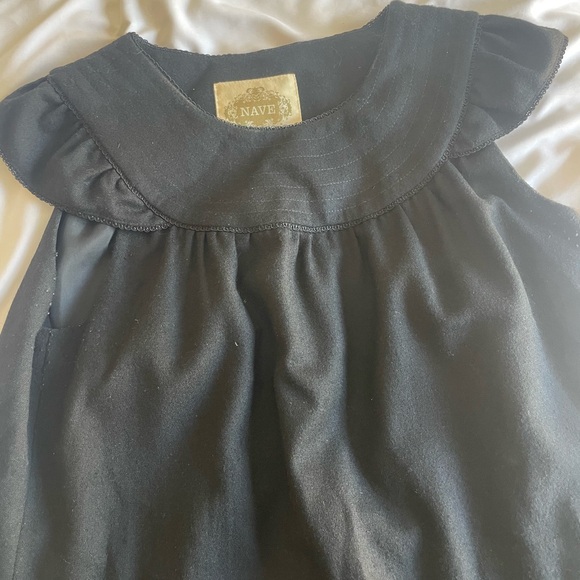 NAVE. Size women’s 2 , but runs big! More like a 6. Color black. - Picture 5 of 14